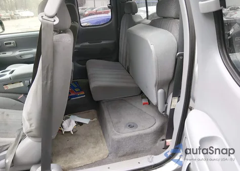 2000 Toyota Tundra Sr5 V8 z USA, uszkodzony, nr VIN 5TBRT3418YS112419